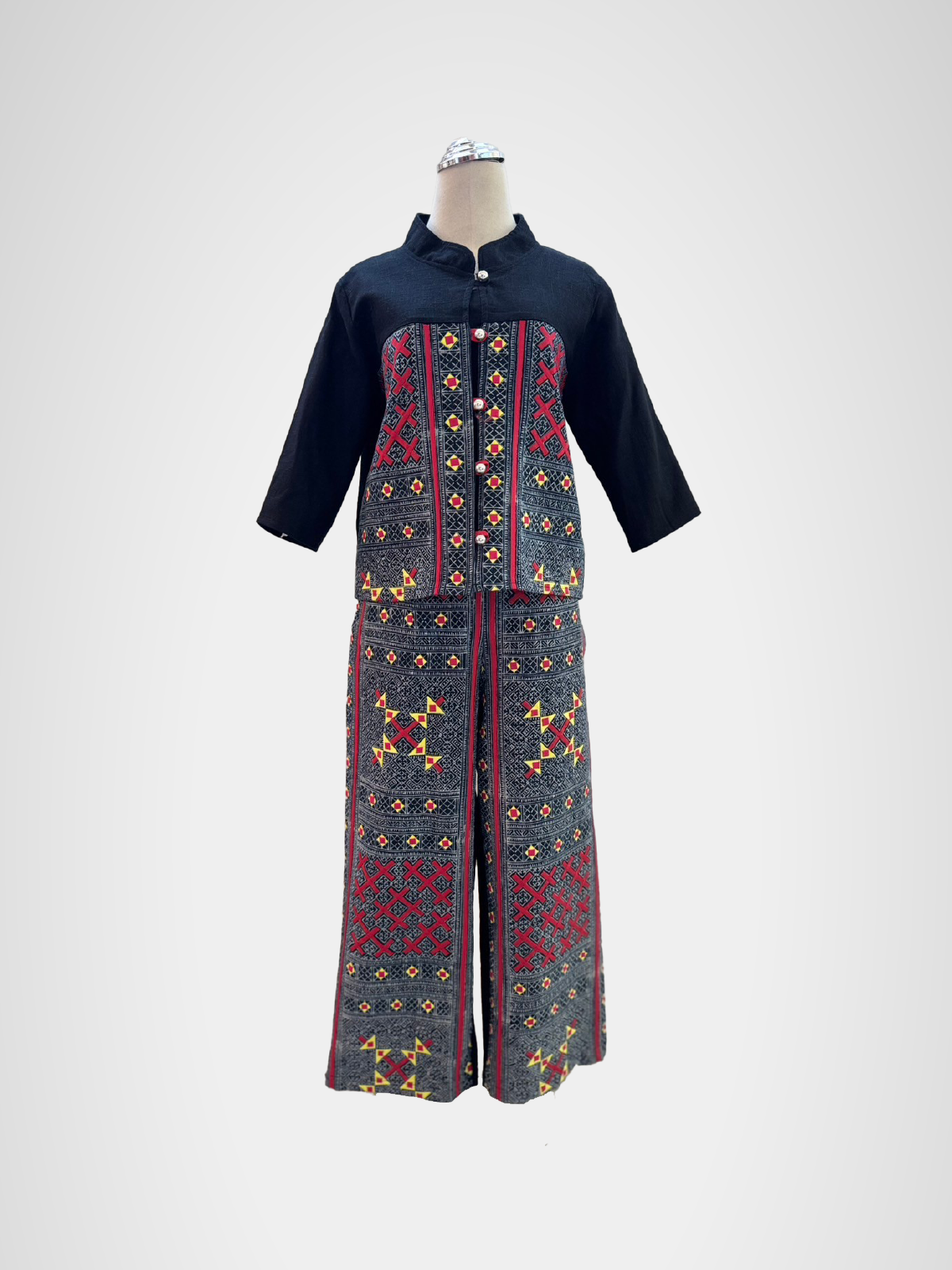 Ban Huai Han – Hmong Candle Writing Clothing Set